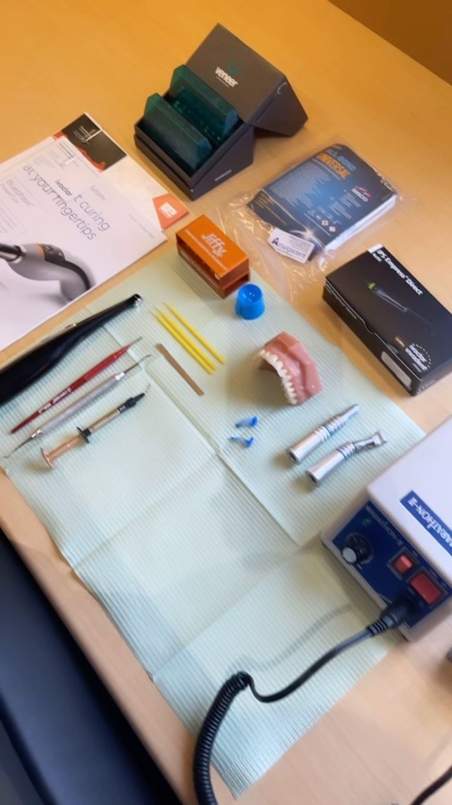 Dr.Sigal composite veneer course set up for today! 
#compositeveneers#veneers#smilemakeover#porcelain#dentalcourses#uveneer